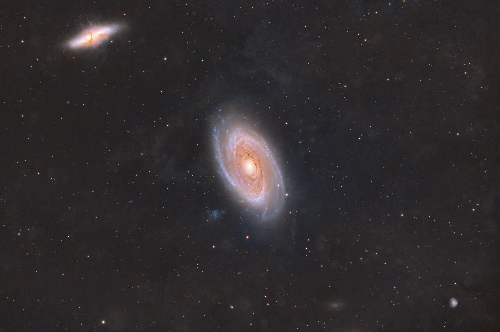 M81 y M82, dos mundos unidos por la gravedad